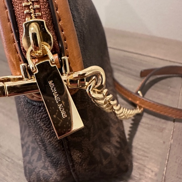 BNWT Michael Kors Logo Zip Dome Crossbody Bag - Picture 9 of 9